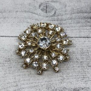 𝅺Vintage gold tone starburst dazzling rhinestone statement brooch pin